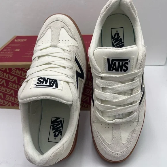 Vans Men’s Upland
Suede Marshmallow/Gum
VN000D250VM Sneakers - Picture 15 of 16